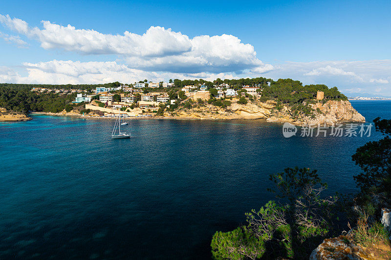 马略卡岛Calvia的Cala Figuera附近的小海湾Portals Vells的美丽景色